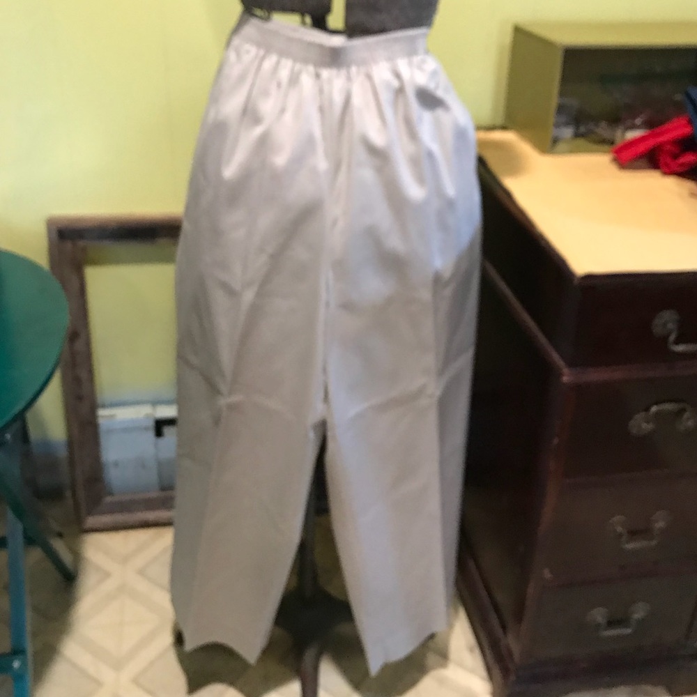 Tan capris